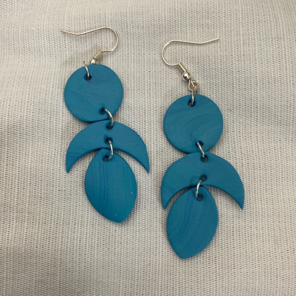 ABSTRACT CRESCENT MOON CLAY EARRINGS 🌙💙